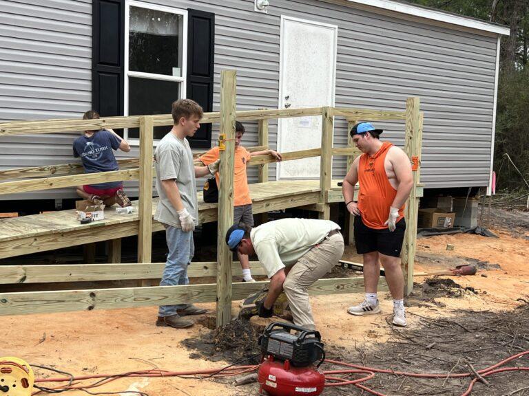 Student volunteers spend spring break fixing Gulf County homes