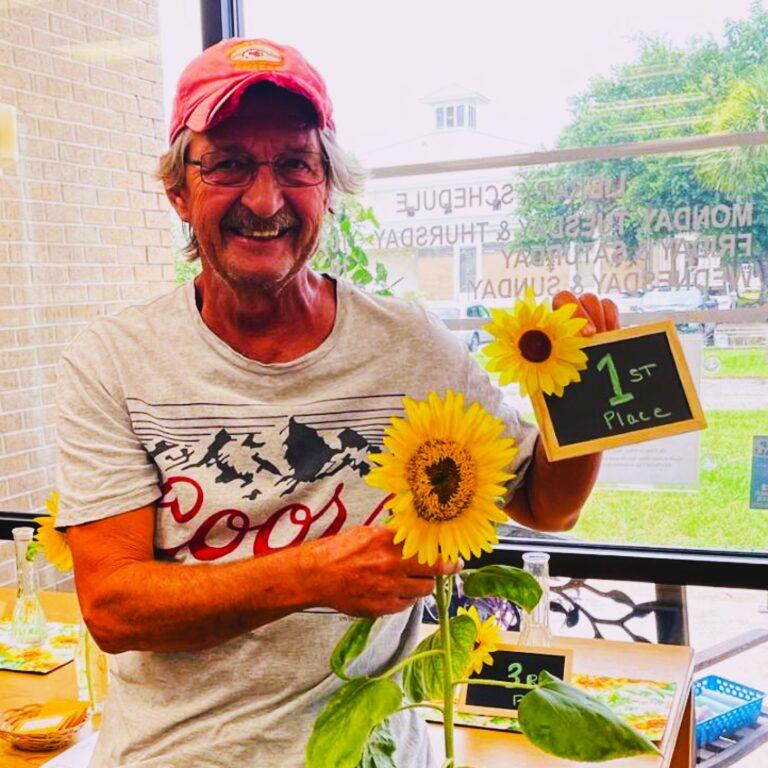 Garden club announces sunflower contest winner