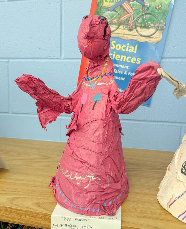 Sculpting people out of recyclables 